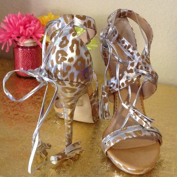 Gorgeous VS Colin Stuart string up heels - Picture 2 of 8
